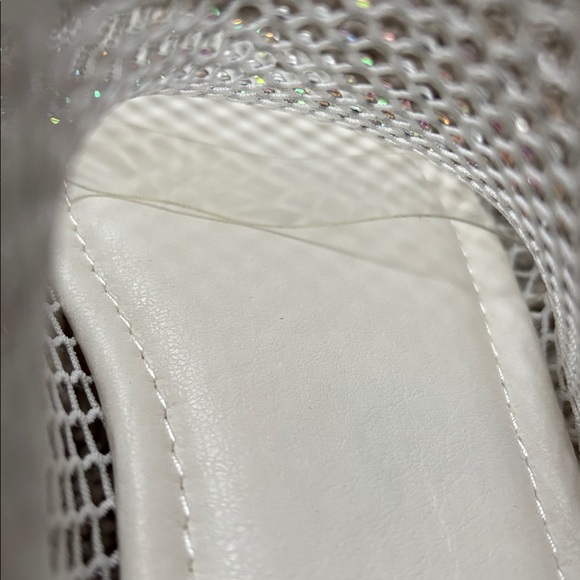 White Mesh And Rhinestone Flat Sandals. Size 42 - Picture 5 of 5